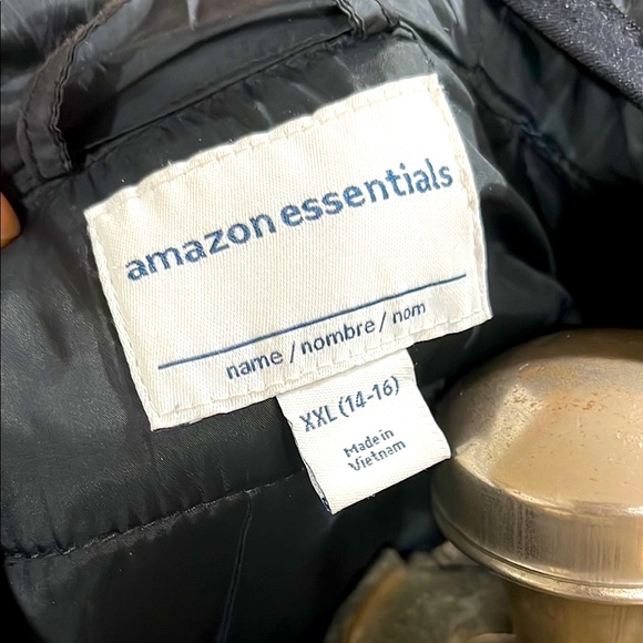 AMAZON ESSENTIALS - Black Quilted Puffer Jacket with Hood - Picture 2 of 5